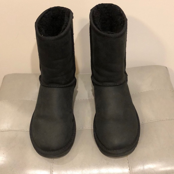 Black matte leather UGGS size 6 - Picture 2 of 6